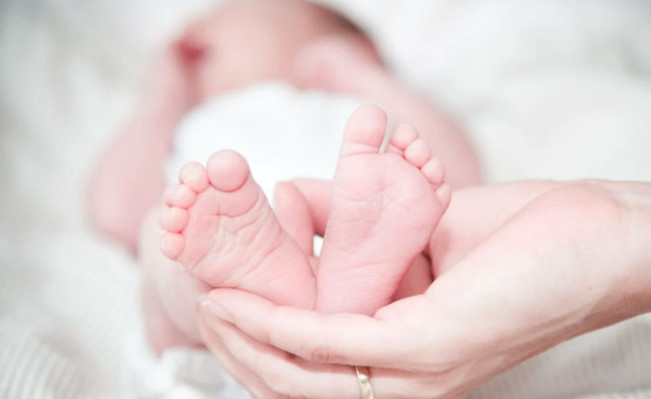 Kesalahan Fatal Klinik Fertilitas! Seorang Wanita Kulit Putih Melahirkan Bayi Kulit Hitam Milik Orang Lain